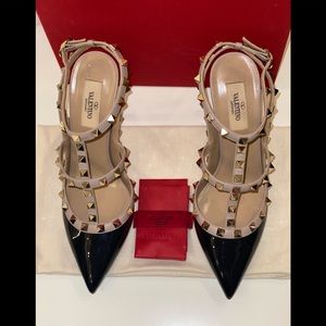 NWT. VALENTINO ROCKSTUD PUMP 👠
